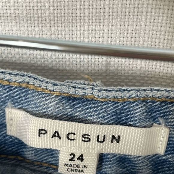 PacSun Embroidered Patch‎ Denim Mini Skirt - Picture 2 of 4